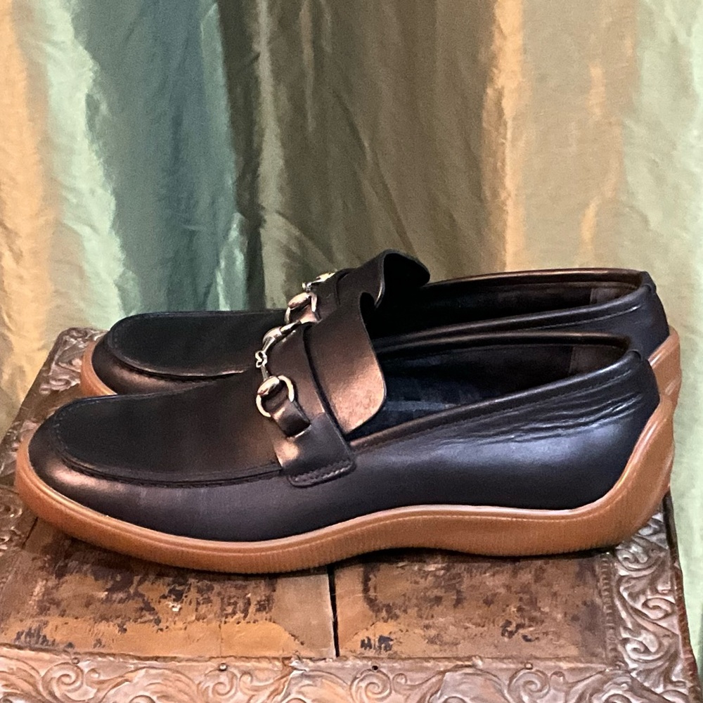 GUCCI Horsebit Accent Leather Loafers - Picture 3 of 8